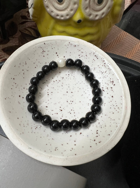 Black with one pearl Beads Bracelet - Stretchable (Perfect for Dailywear)