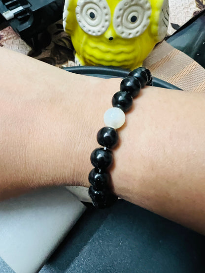 Black with one pearl Beads Bracelet - Stretchable (Perfect for Dailywear)