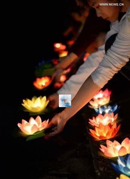 HOK LED Floating Lotus with water Sensor- Pack of 6pc