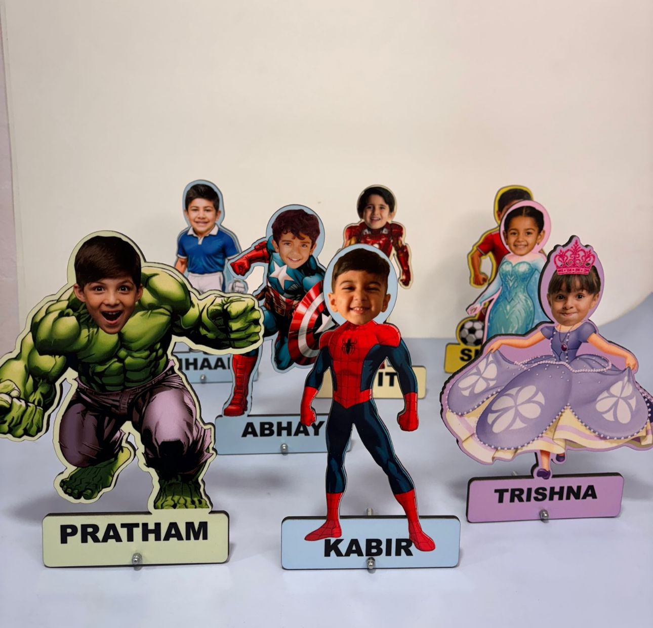 HOK Personalized Photo Caricature Table Stand