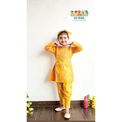 Girls Cotton Kurti Pant Set With Matching Hairband