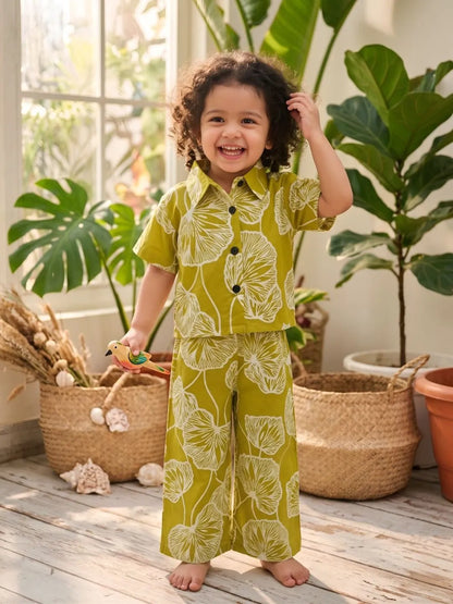 Kids green printed shirt and pant set front look